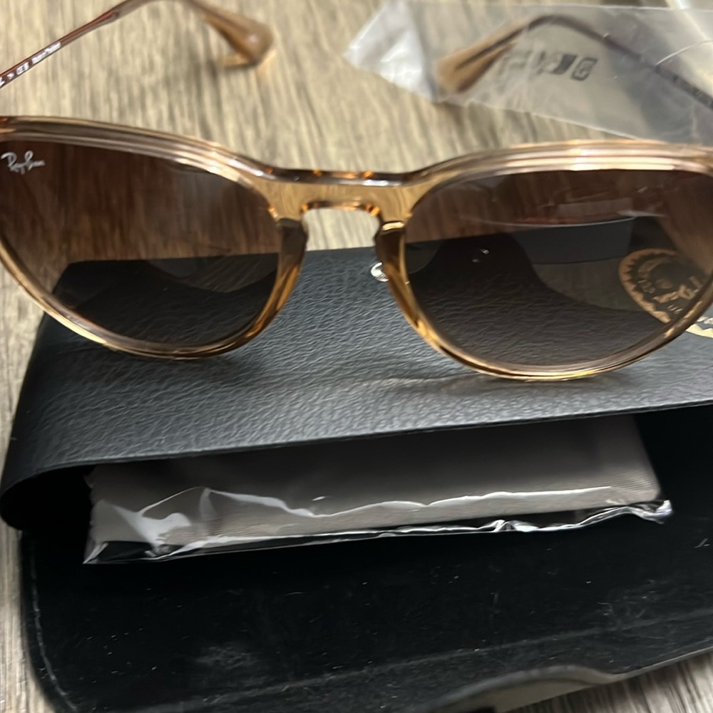 NEW in box- Ray-Ban Women's Erika Sunglasses